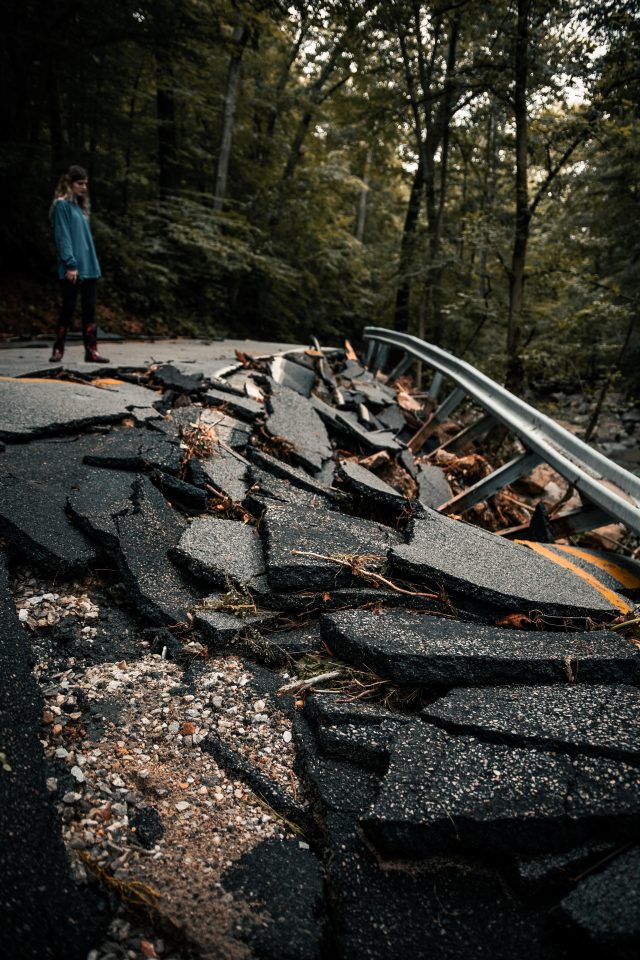 carretera tras terremoto